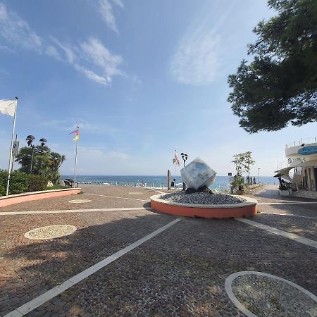 Appartamento In Centro A 30M Dal Mare Spotorno Dış mekan fotoğraf